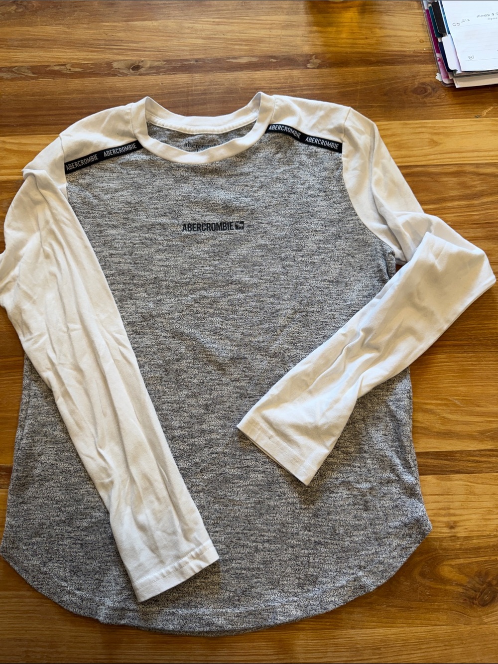 Abercrombie & Fitch Kids Long Sleeve Raglan Shirt in Heather Gray and Cream